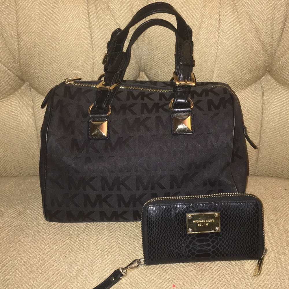 Michael Kors Handbag and Purse!